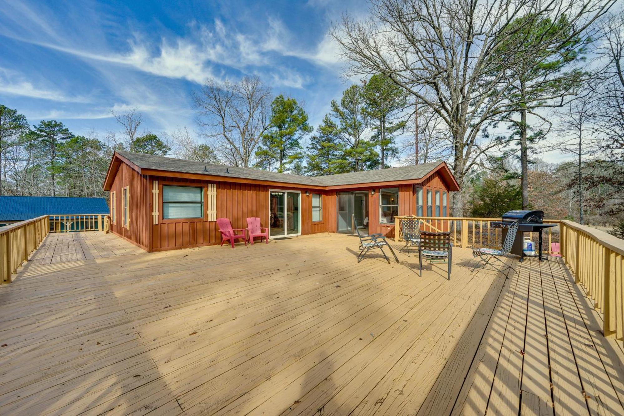 Pet-Friendly Broken Bow Cabin With Deck And Fire Pit! Villa Exterior photo