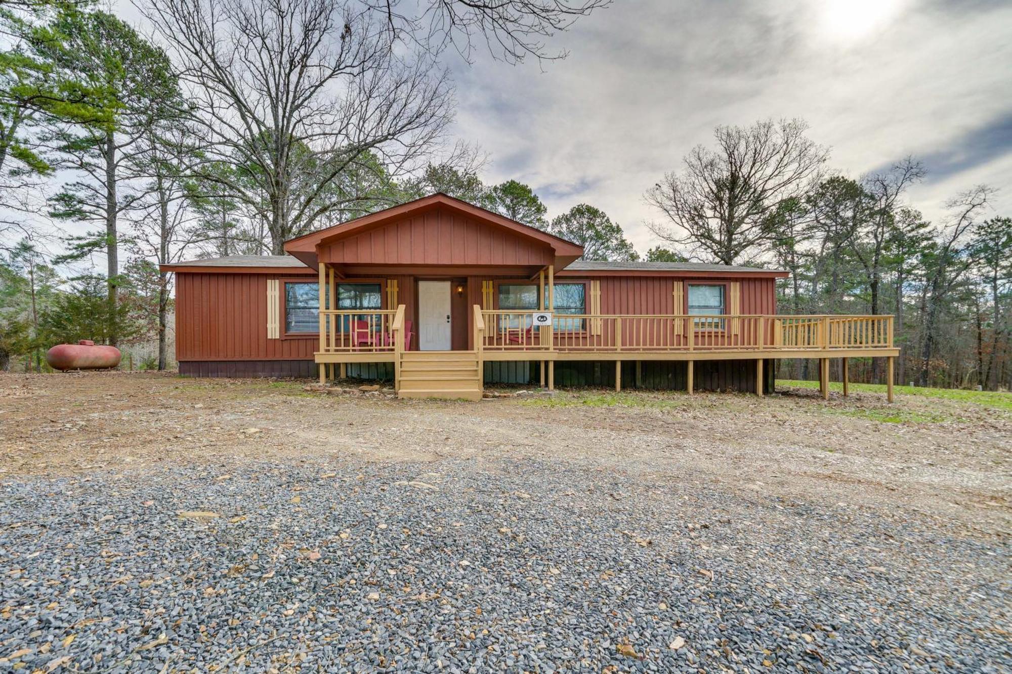 Pet-Friendly Broken Bow Cabin With Deck And Fire Pit! Villa Exterior photo