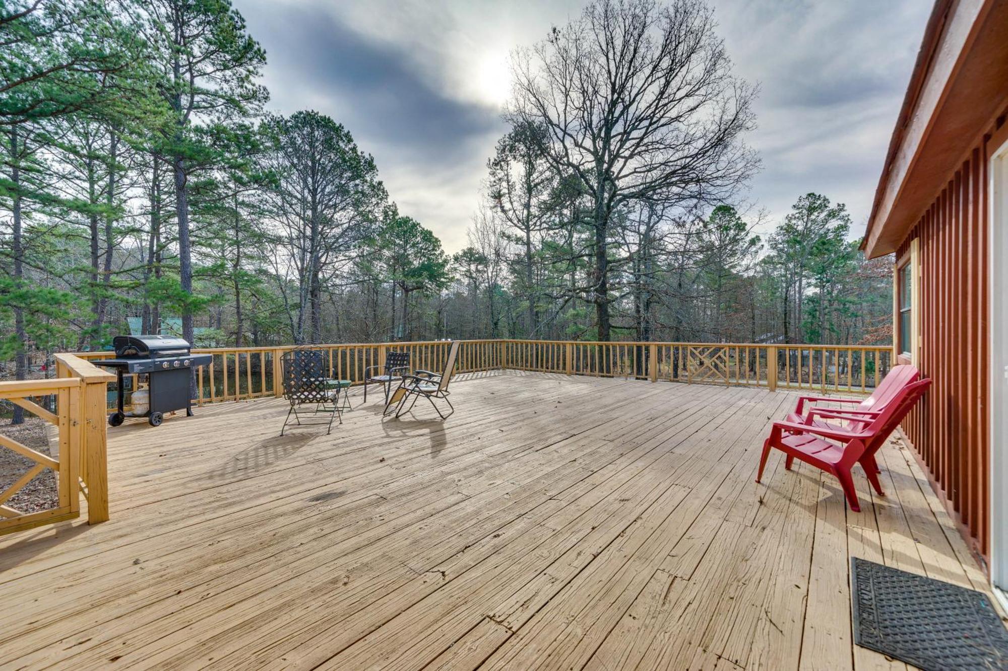 Pet-Friendly Broken Bow Cabin With Deck And Fire Pit! Villa Exterior photo